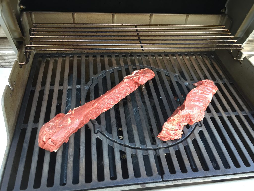 Das Onglet von allen Seiten scharf anbraten aber nur kurz